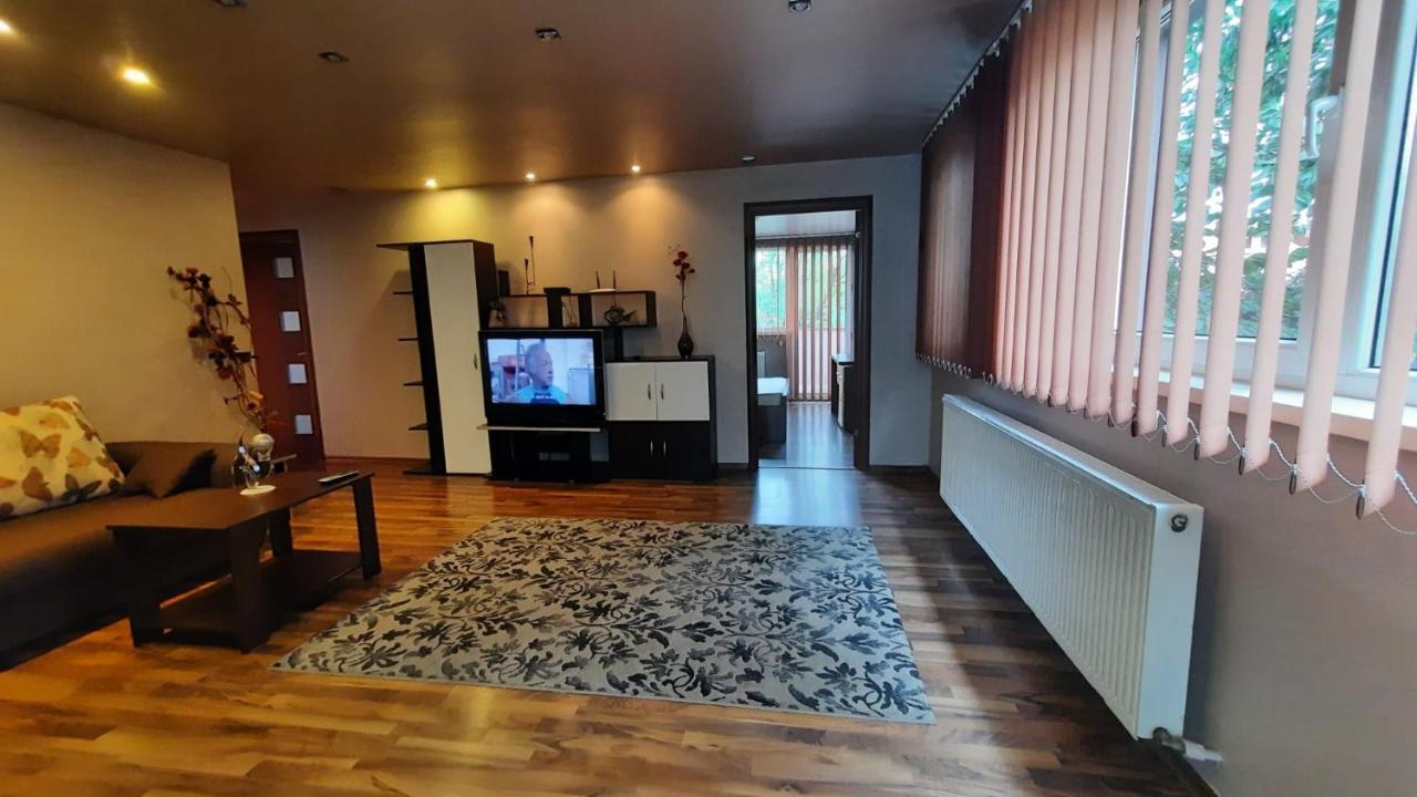 Apartament Laurentiu - Etaj.1 Bukarest Kültér fotó