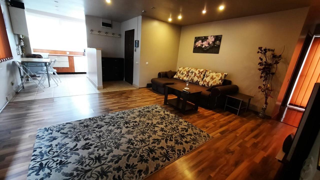 Apartament Laurentiu - Etaj.1 Bukarest Kültér fotó