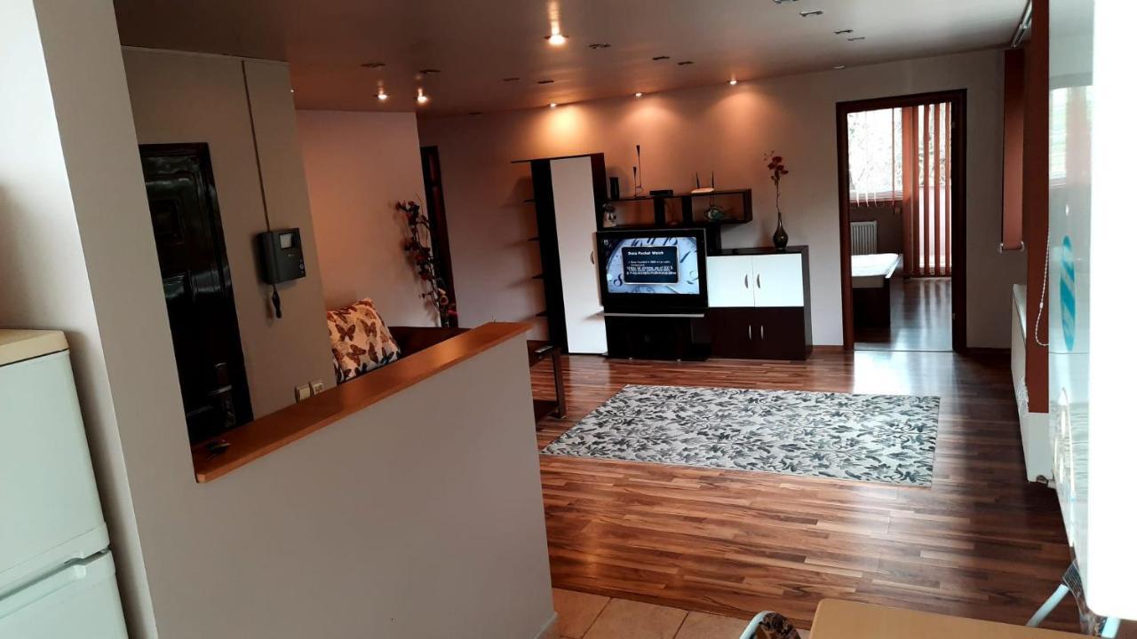 Apartament Laurentiu - Etaj.1 Bukarest Kültér fotó