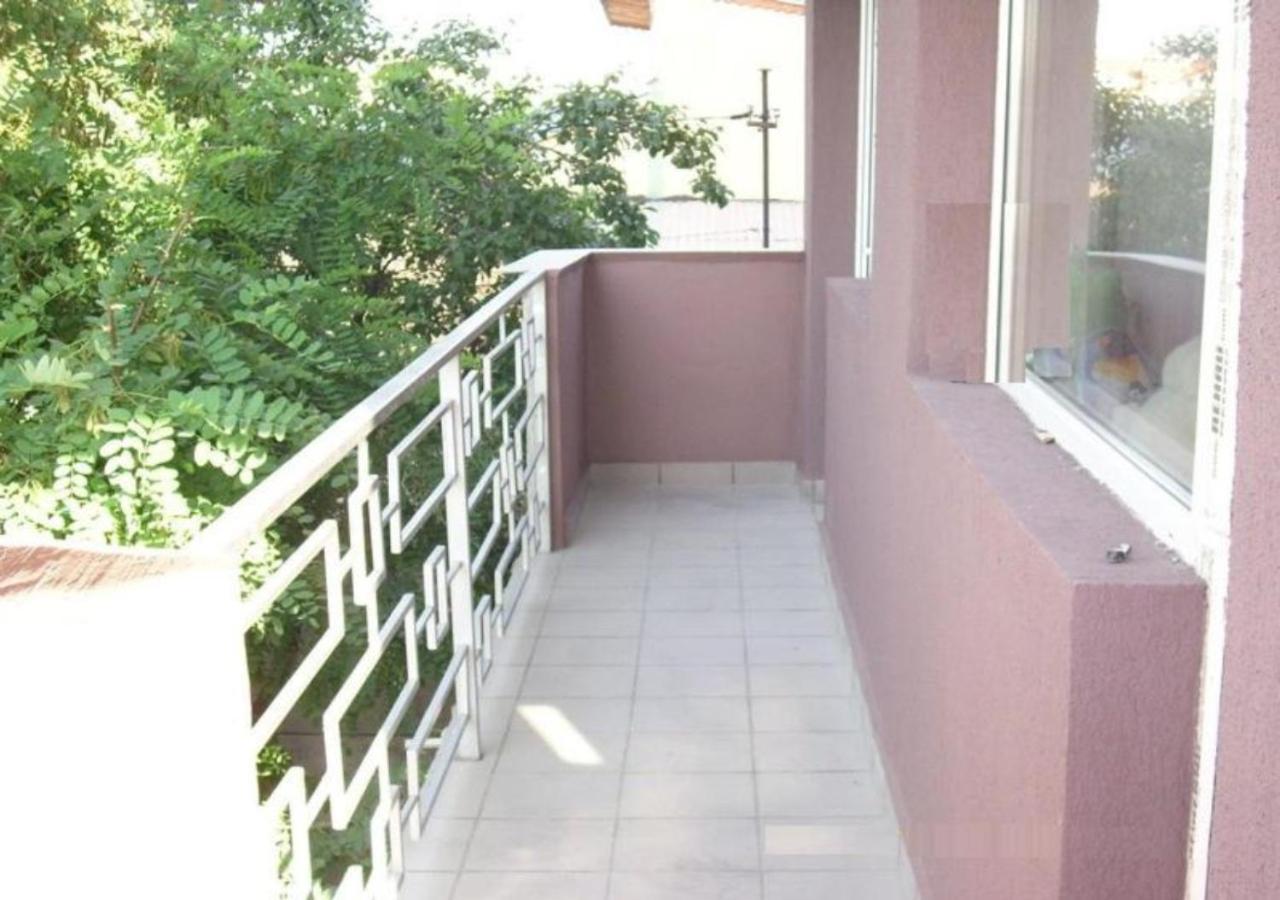 Apartament Laurentiu - Etaj.1 Bukarest Kültér fotó