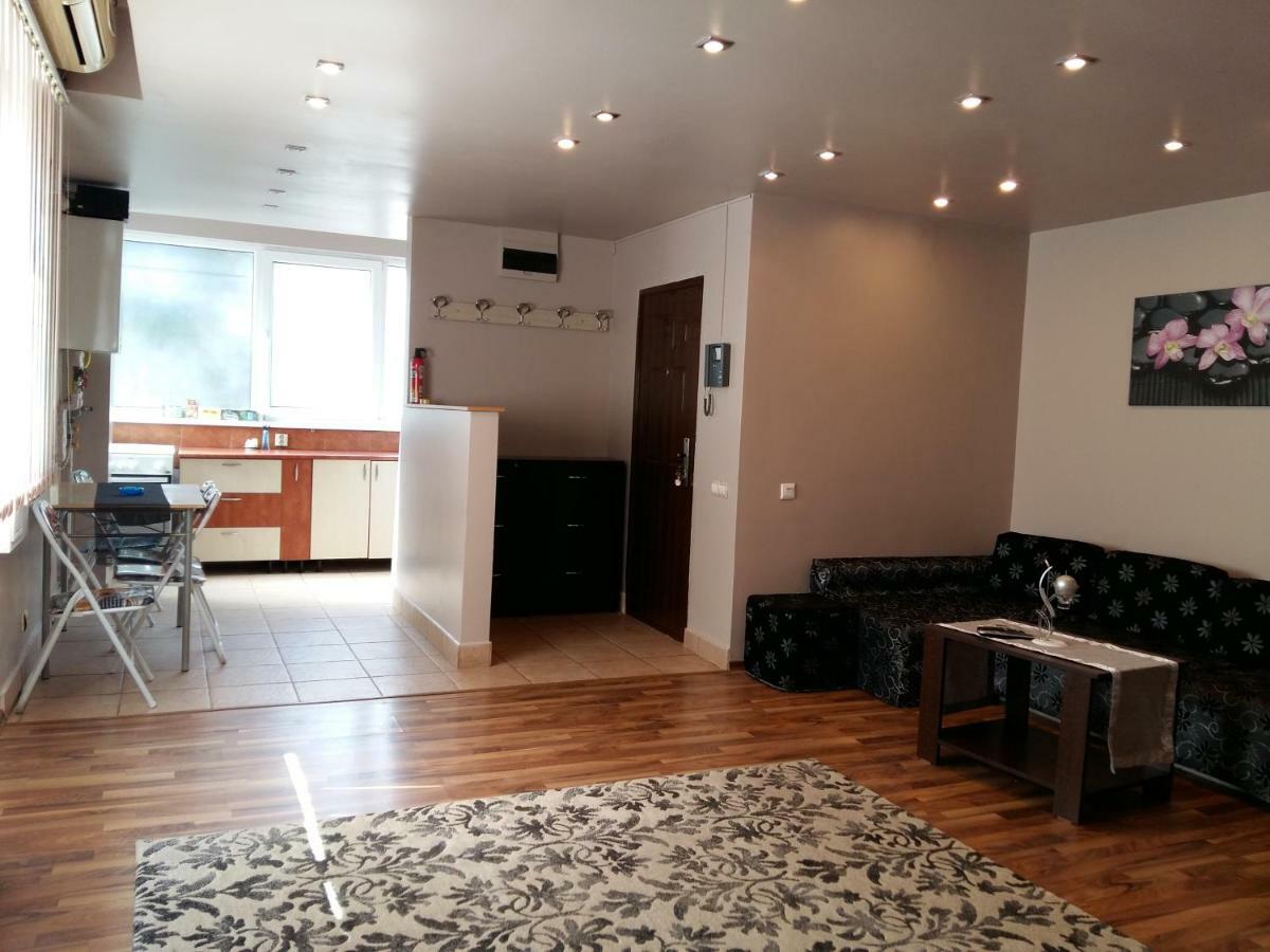 Apartament Laurentiu - Etaj.1 Bukarest Kültér fotó