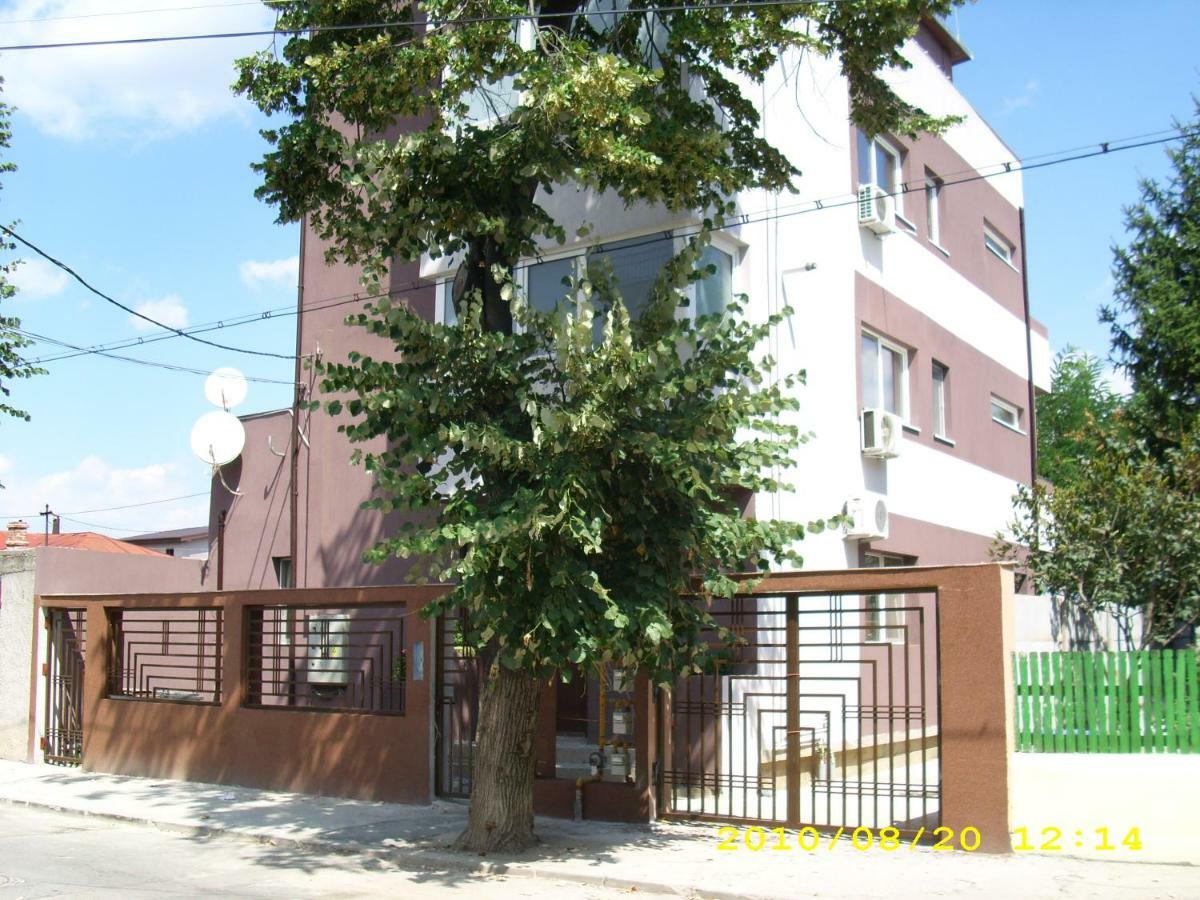 Apartament Laurentiu - Etaj.1 Bukarest Kültér fotó